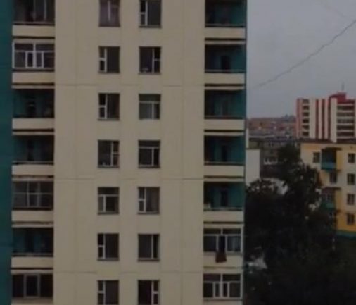 9 давхараас үсэрсэн охид сэхээнд байна