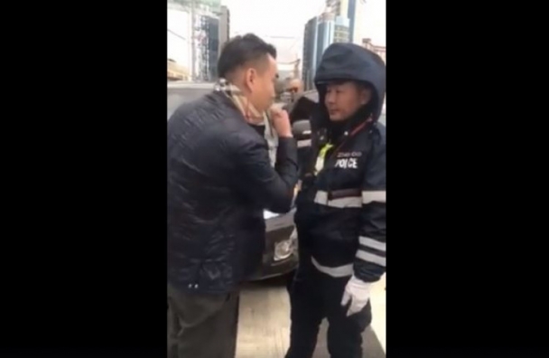 Маяактай машин унасан этгээд замын цагдаагийн өмнөөс салаавч гаргаж танхайрчээ /Видео/