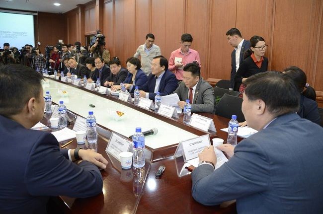 Төрийн албан хаагчдын орлогыг нэмэгдүүлэх 55,4 тэрбум төгрөгийг төсвийн тодотголд суулгана