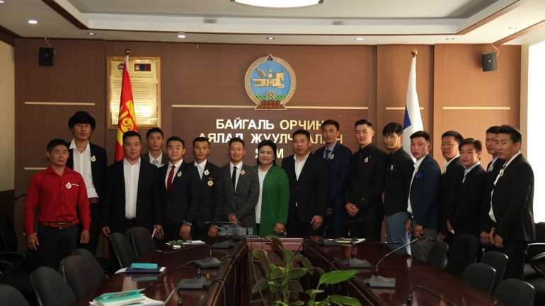 БОАЖ-ЫН САЙД Д.ОЮУНХОРОЛ ТҮЙМРИЙН ГОЛОМТОД САЙН ДУРААРАА АЖИЛЛАСАН ЗАЛУУСТ ИДЭВХТЭН БАЙГАЛЬ ХАМГААЛАГЧ ЦОЛ ОЛГОЛОО