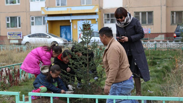 Үндэсний мод тарих өдрөөр СХД “Номын сантай цэцэрлэгт хүрээлэн” байгууллаа