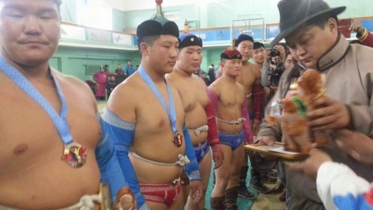 Үндэсний бөхийн УАШТ-ний өсвөрийн аваргууд тодорлоо