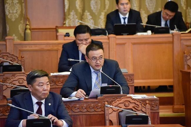 Б.Чойжилсүрэн: Валютын нөөцөөс бондын өрийг төлбөл ханшаа барьж чадахгүй болох эрсдэлтэй