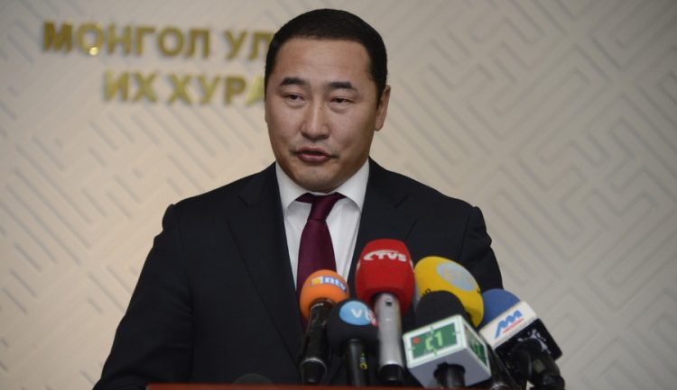 Ж.Мөнхбат: Ч.Хүрэлбаатарыг яагаад улайран зүтгүүлээд байгаа юм бэ гэсний төлөө Хүрэлсүх над руу дайрч, давшиллаа