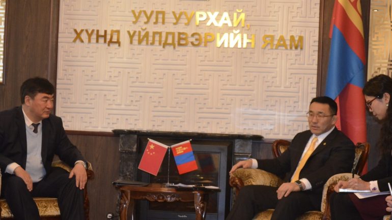 Д.Сумъяабазар БНХАУ-аас Монгол Улсад суугаа Элчин сайдтай уулзлаа